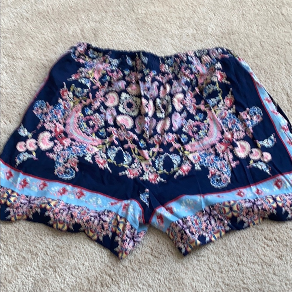 Shorts - Picture 3 of 4